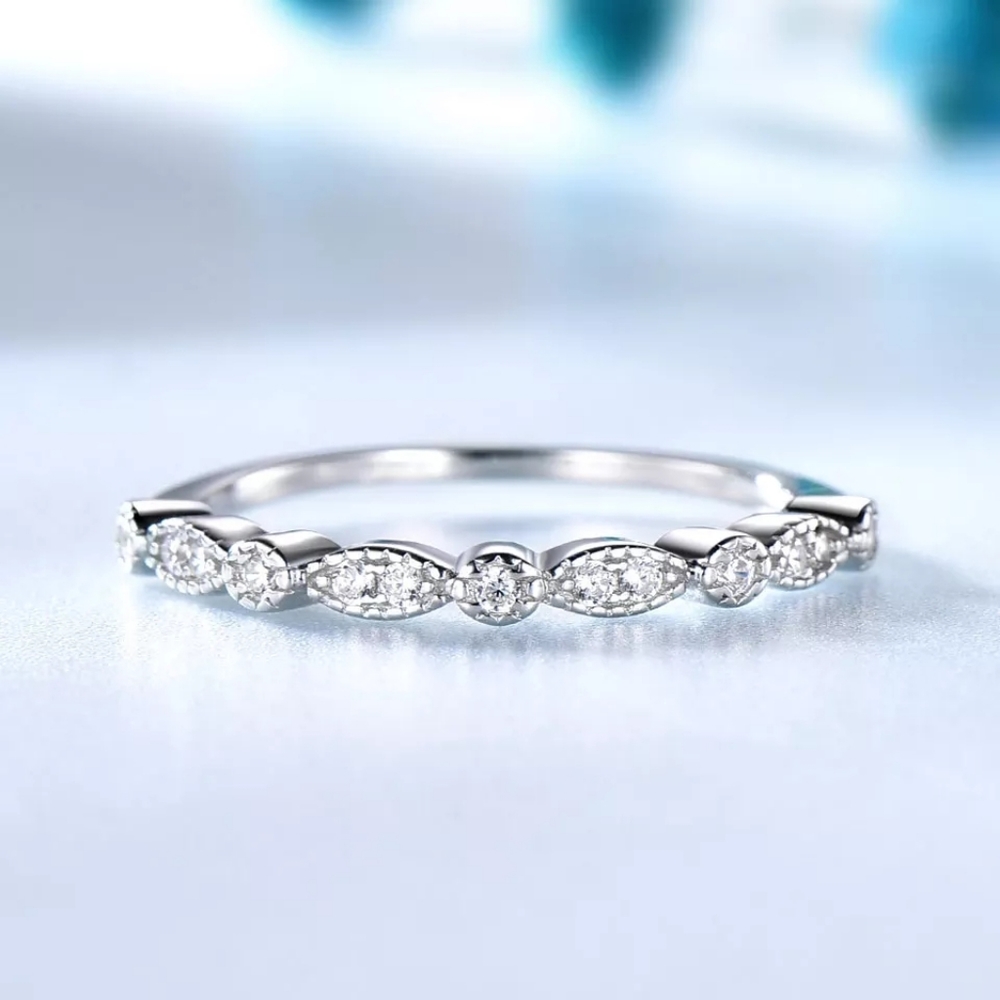 NEW Exquisite Silver Thin Diamond Ring